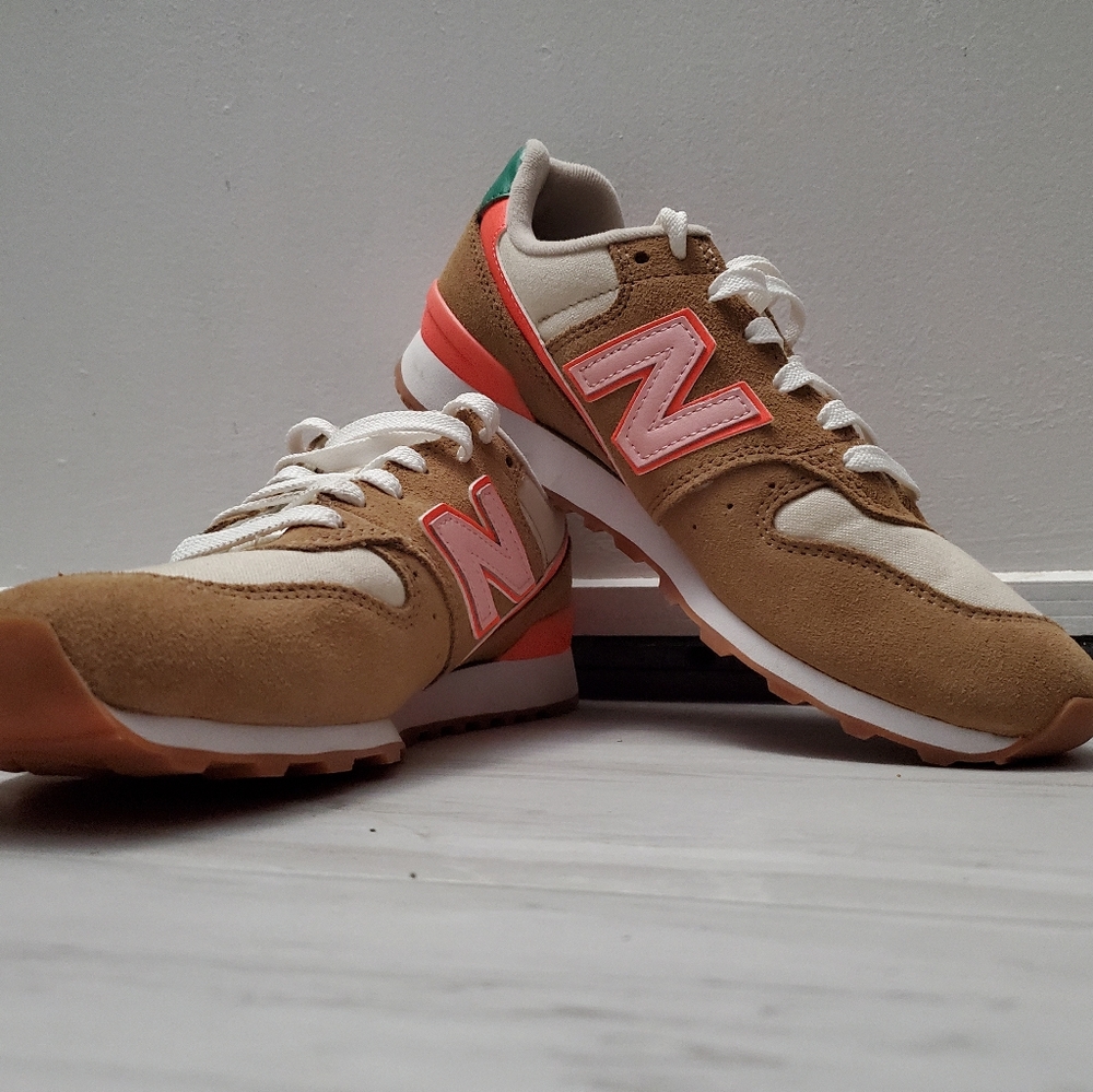 New Balance 696 womens zise 8